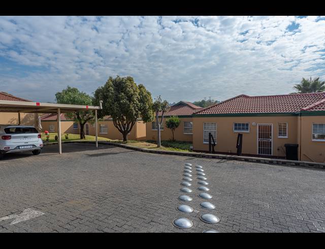 2 BEDROOM SIMPLEX FOR SALE IN LINMEYER